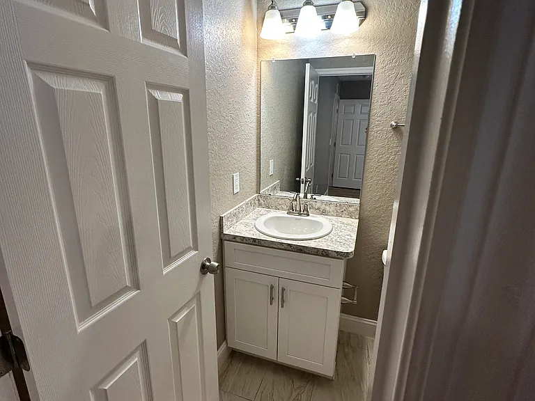 1139 Sycamore St — Photo 5