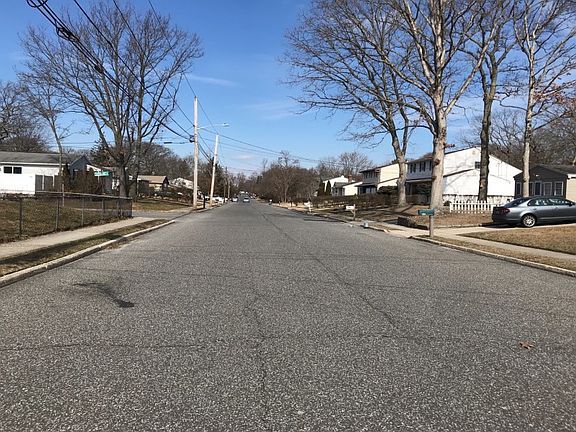 5th image of 27 Selden Blvd
