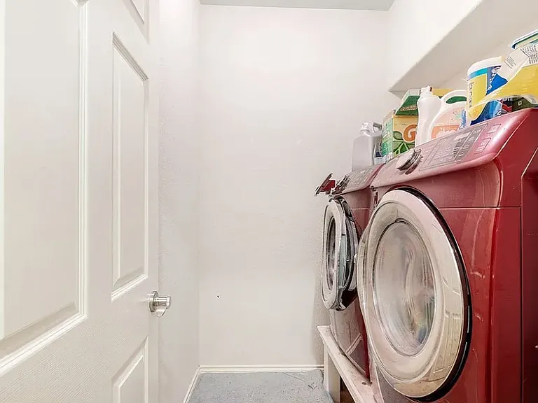2426 Caroline Ct — Photo 25