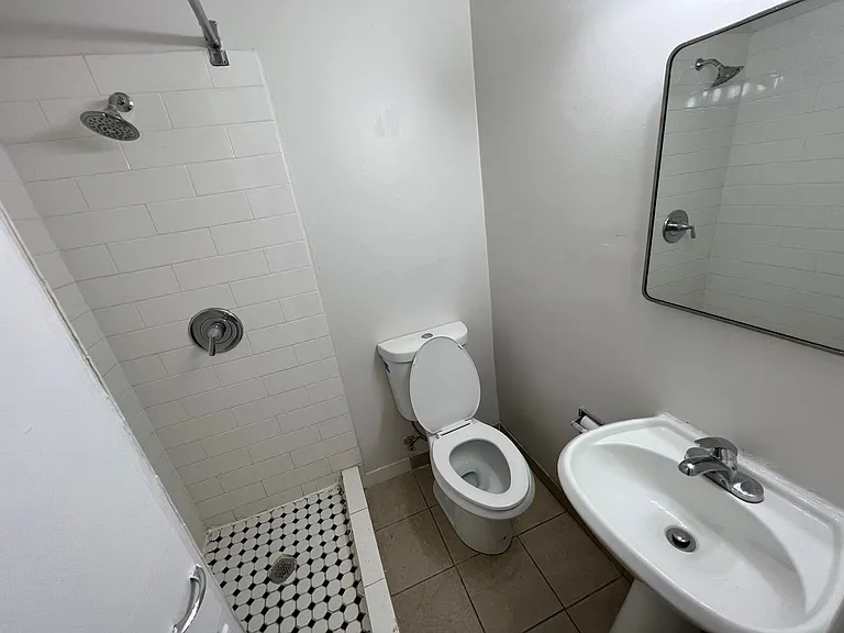 2917 Jackson St — Photo 16