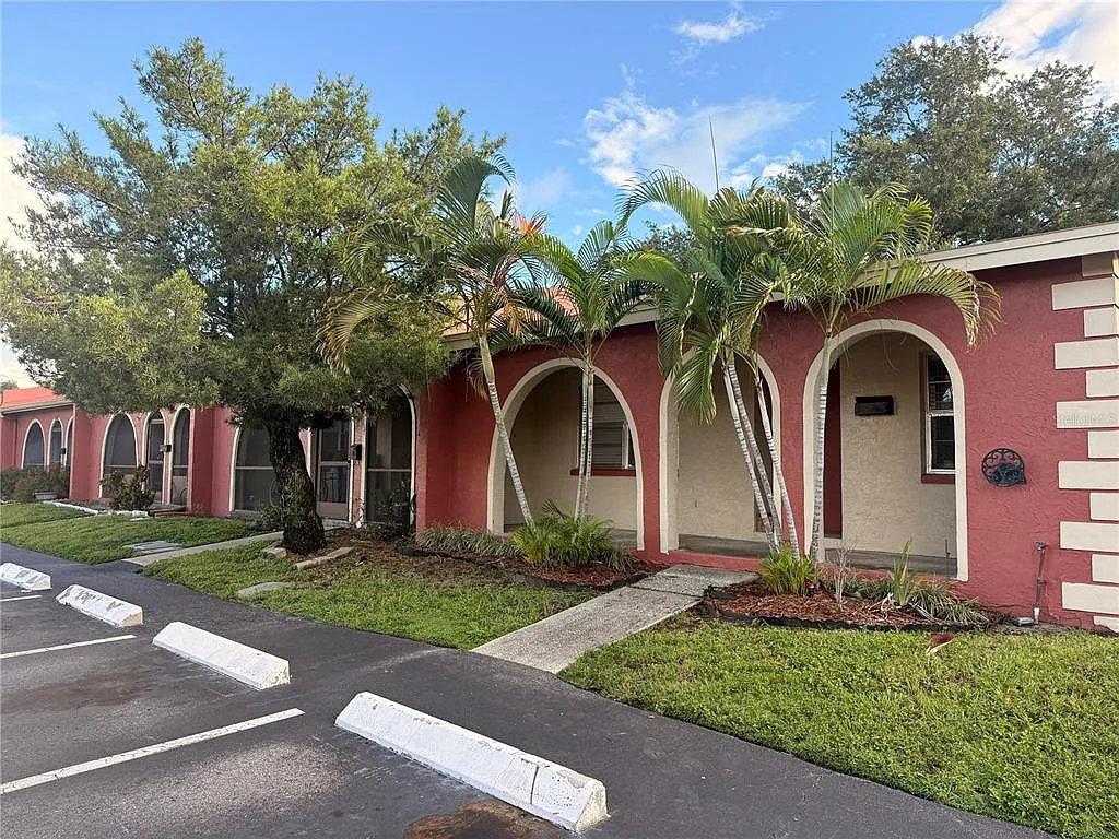 2 bed, 2.0 bath, 970 sqft, $1,995 — Photo 1