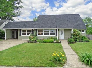 43 Iris Rd, Levittown, PA 19057