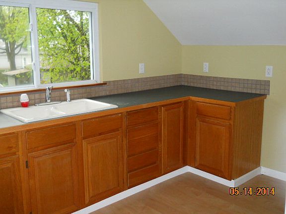 5th image of 891 E Church St