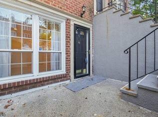 5 Rider Ct, Newark, NJ 07103