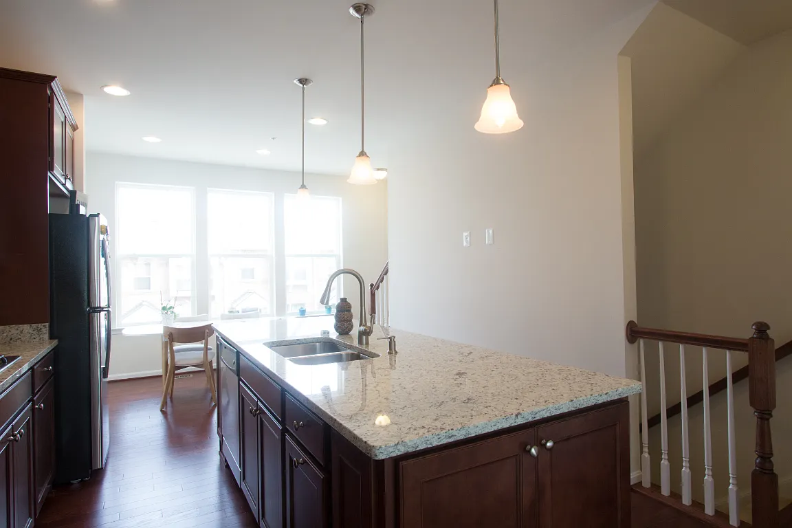 3 bed, 3.5 bath, 1837 sqft, $3,995 — Photo 2