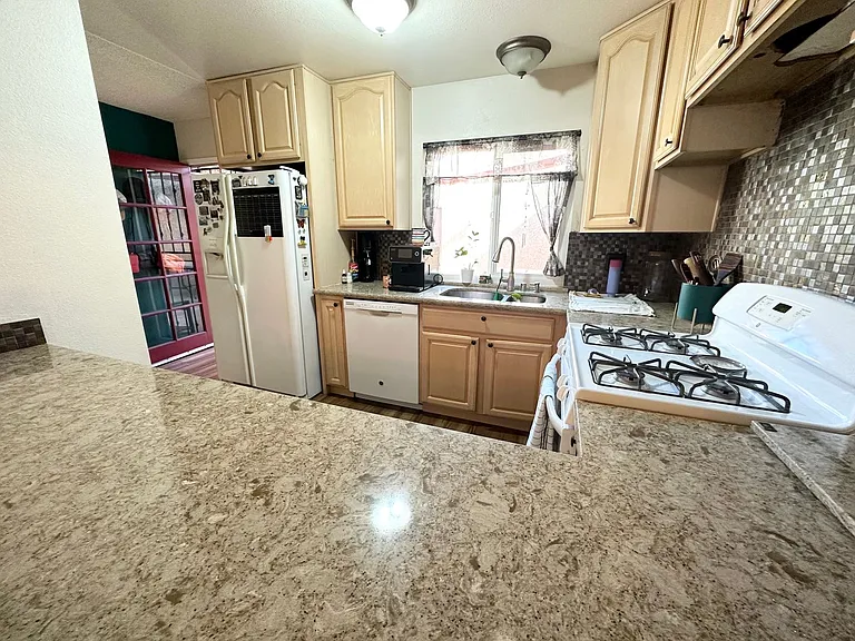 386 N Ironpike Cir — Photo 7