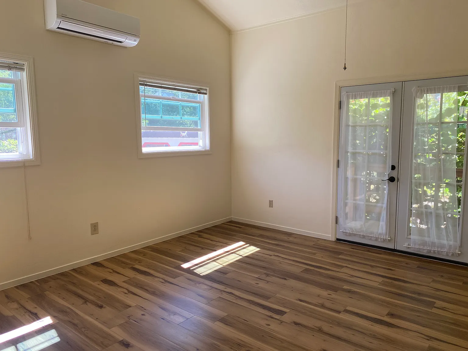 Studio, $1,650 — Photo 3