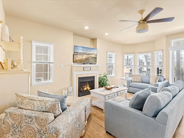 2757 Asbury Ave #A — Photo 4
