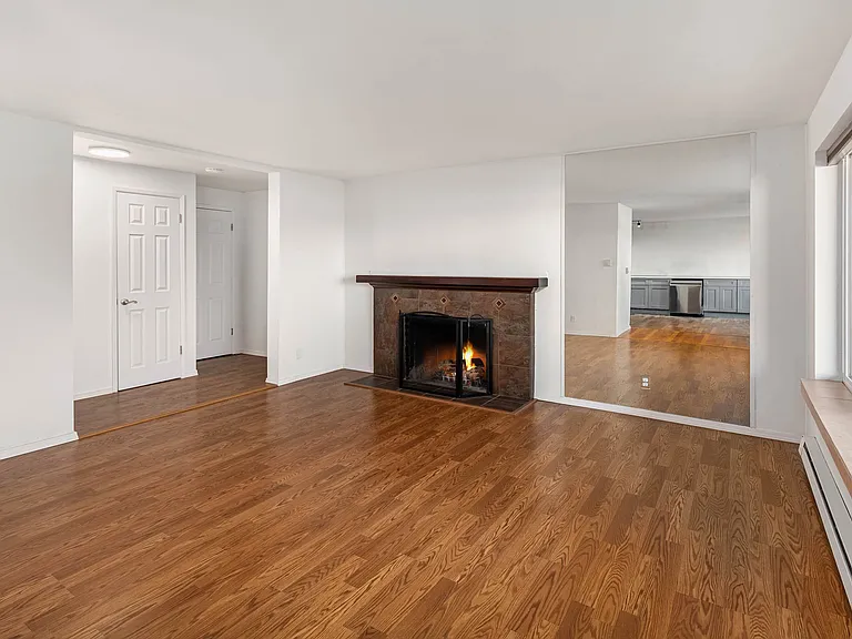 935 1st St S #4 — Photo 4
