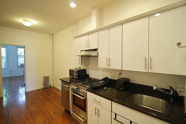 Rented by Capri Jet Realty Corp | media 10