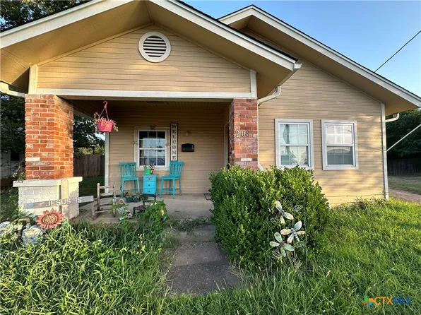 208 & 206 E Main St, Gatesville, TX 76528