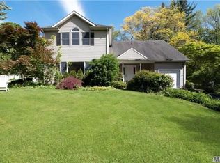 30 Cannon Ct, Huntington, NY 11743