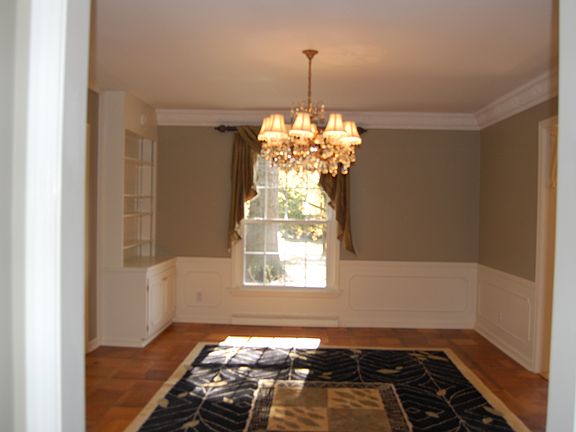 Fab Dining Room w/ built ins