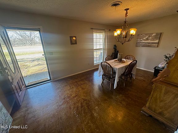 2nd image of 160 N Park St