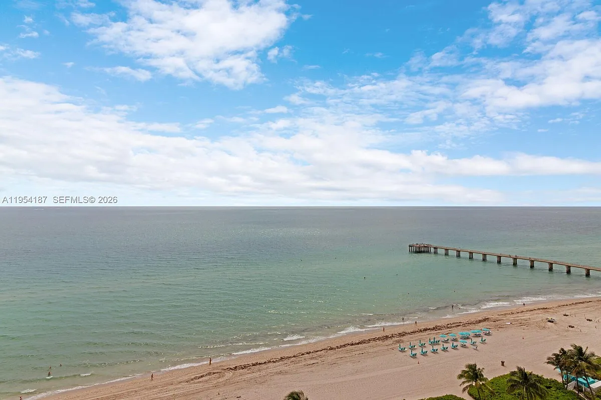 Building Photo - 16901 Collins Ave #1402