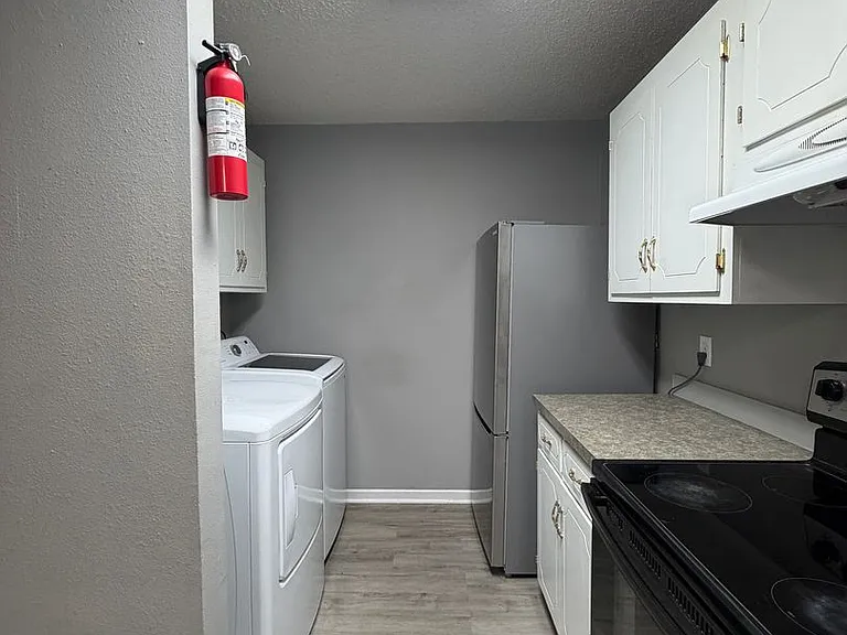 613 N Kinney Ave — Photo 24