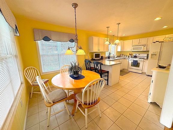 4th image of 92 Willow Ln #92