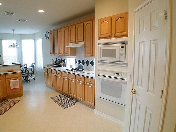 3rd image of 20422 Canyon Gate Blvd
