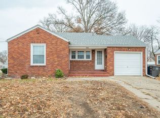 3945 Oxford St, Des Moines, IA 50313