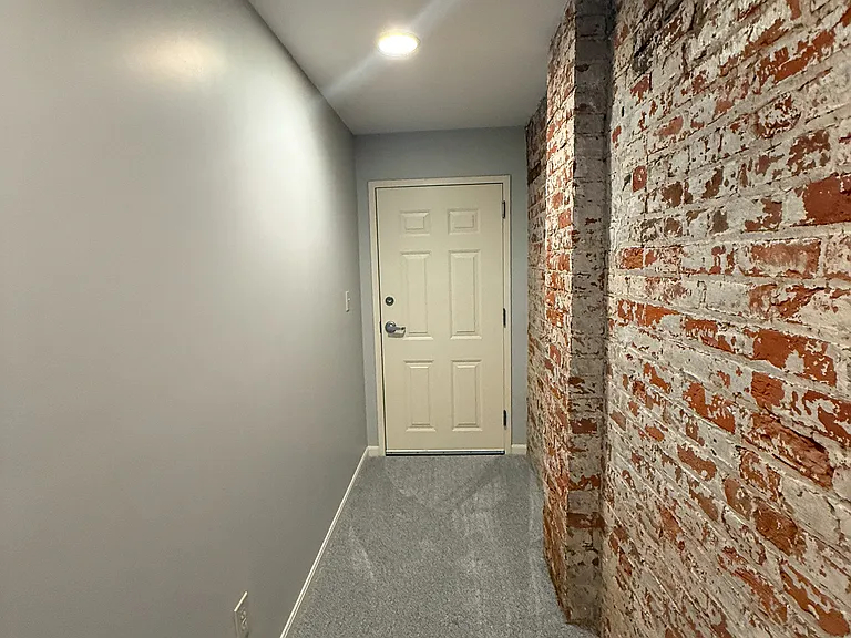 325 W 5th St #5 — Photo 10