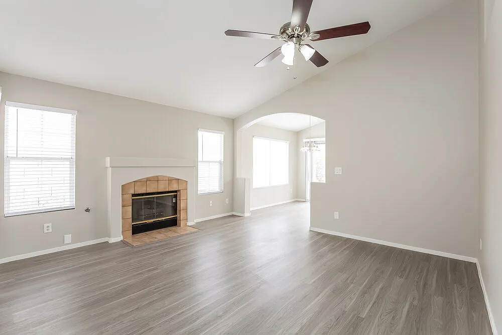 3 bed, 2.0 bath, 1138 sqft, $1,975 — Photo 3