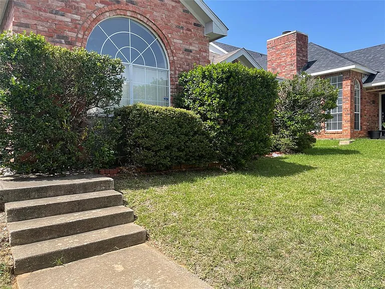 1330 Overlook Dr — Photo 3