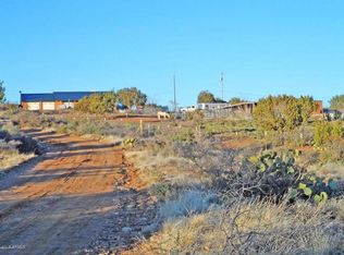 11390 S Hackberry Trl, Mayer, AZ 86333