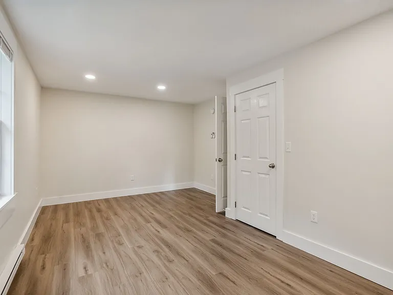 1393 Portland Rd #B — Photo 11