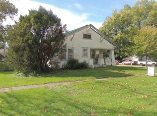 302 S 3rd St, Hopkins, MO 64461