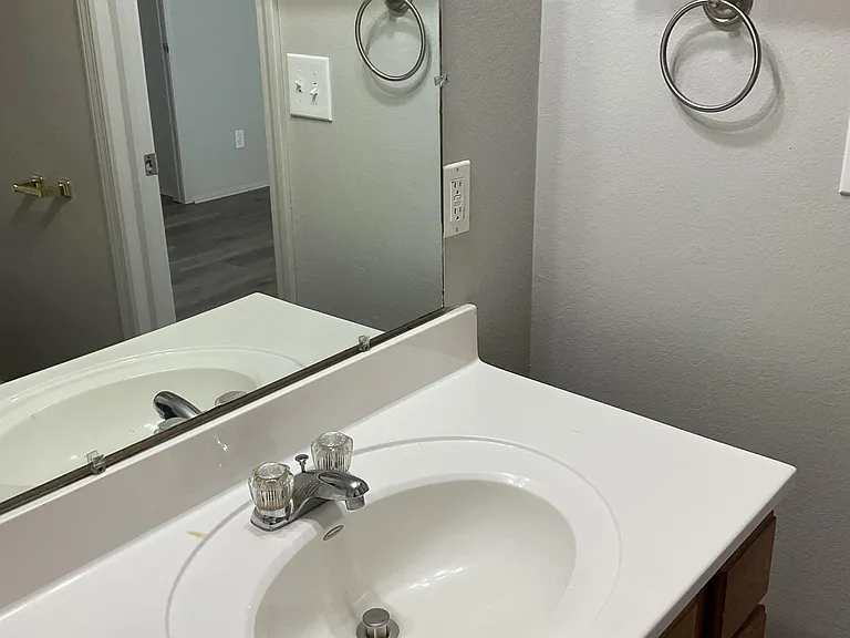 2213 E Post Oak Dr — Photo 15