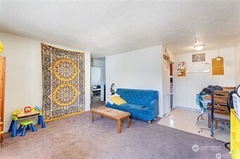 3rd image of 915 17th Avenue