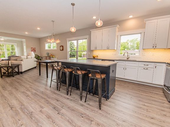 5th image of 996 Maplewood Ct #1