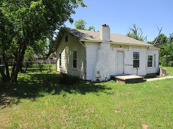 2nd image of 2226 Herbert St