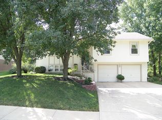 416 NE Keystone Dr, Lees Summit, MO 64086