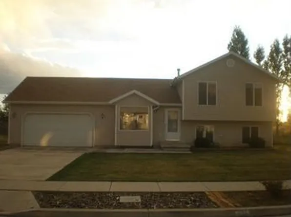 221 E Brookmeadow Dr, Harrisville, UT 84404