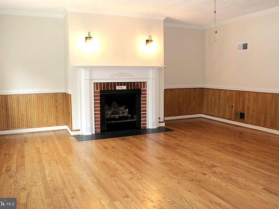 3rd image of 3106 Elmwood Dr