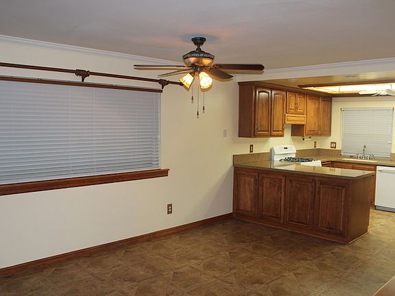3rd image of 831 N Madera Ave