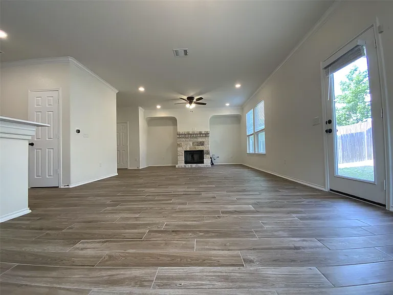 908 Solitude Dr — Photo 6