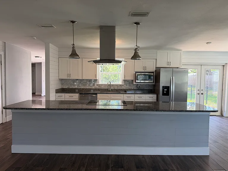 312 Yacht Club Dr NE — Photo 8