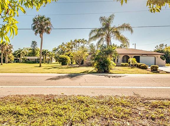 2nd image of 7451 Barrancas Ave