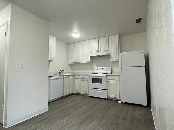 2nd image of 404 U St #B