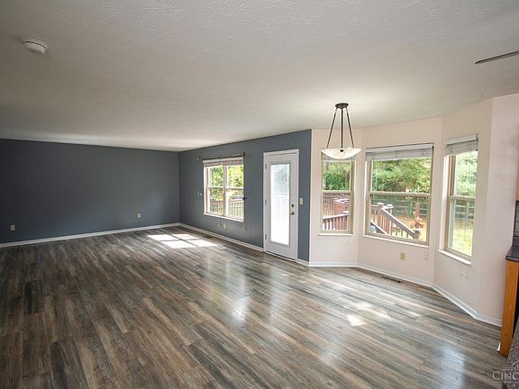 4th image of 3607 Legend Oaks Dr