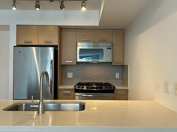 3rd image of 8033 Saba Rd #607