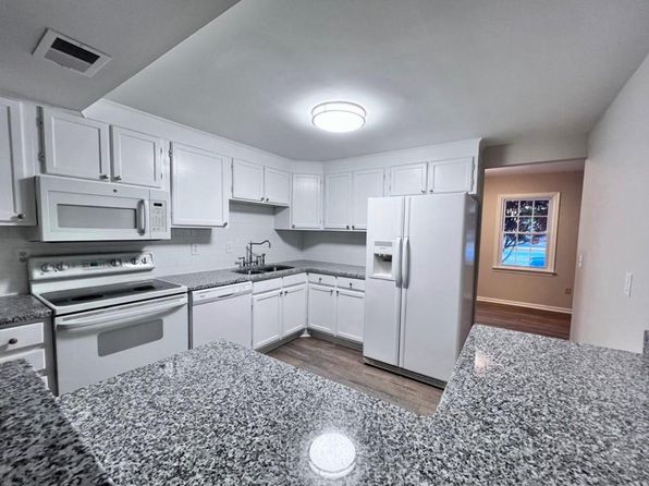 63 Charles Parish Dr, Poquoson, VA 23662