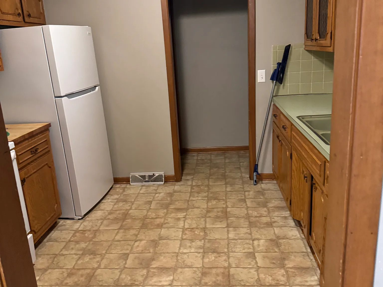 1107 Carol Dr — Photo 4