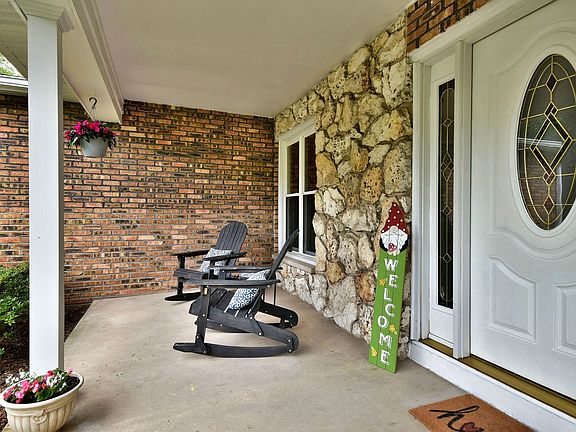 4th image of 2103 E Lillian Ln