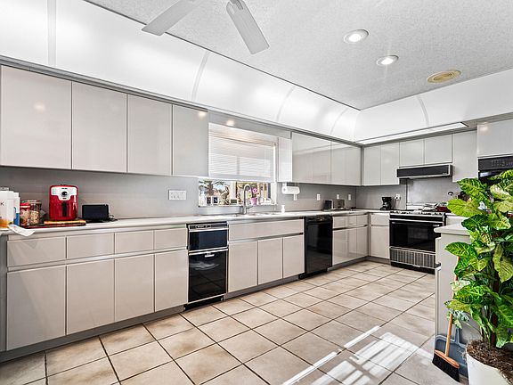4th image of 22589 Esplanada Drive