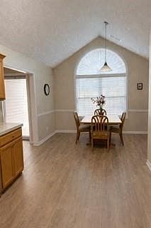 5th image of 807 Kenwood Ln