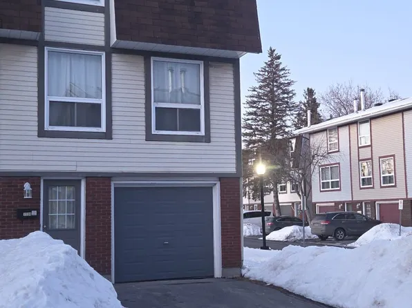 1994 Greenway Park Ln, Ottawa, ON K1B 5A8