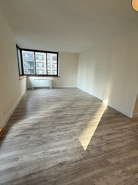 250 East 40th Street — Photo 2